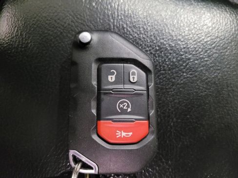Used 2018 Jeep Wrangler Unlimited Sport S AWD/4WD image 32