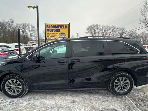 Used 2022 Toyota Sienna LE image 7
