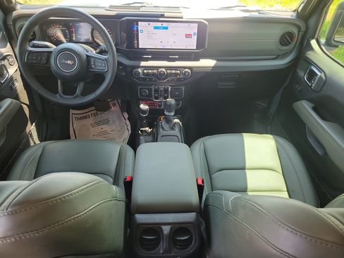Used 2025 Jeep Gladiator Mojave AWD/4WD image 10