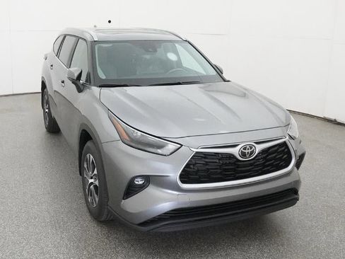 New 2026 Toyota Highlander XLE image 14