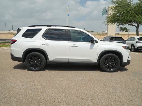 Used 2025 Honda Pilot Black Edition image 4