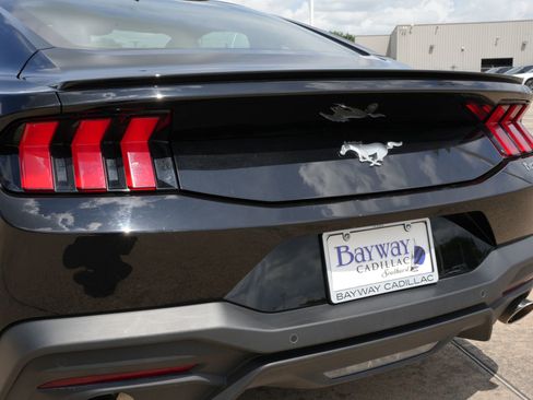 Used 2025 Ford Mustang Premium RWD image 18