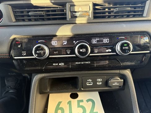 Used 2025 Honda Pilot Sport image 21