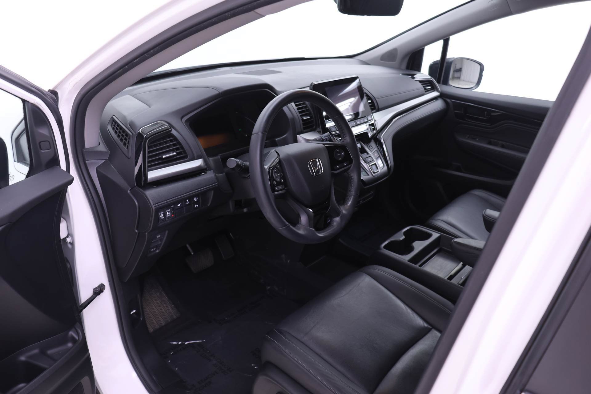 Certified 2024 Honda Odyssey Touring image 3