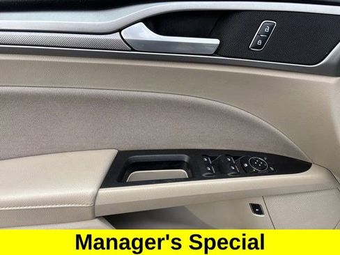 Used 2019 Ford Fusion SE image 13