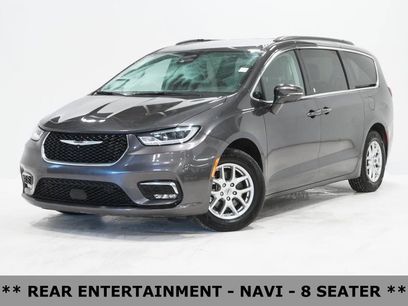 Used 2022 Chrysler Pacifica Touring-L w/ Uconnect Theater Family Group