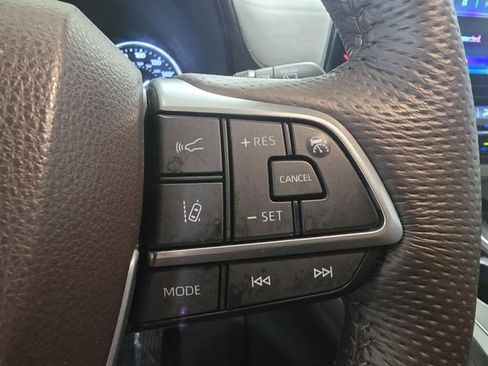 Used 2024 Toyota Sienna Platinum FWD image 30