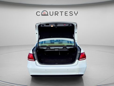 Used 2016 Mercedes-Benz E 350 Sedan w/ Premium Package image 11
