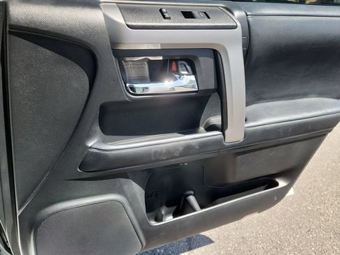 Used 2022 Toyota 4Runner SR5 AWD/4WD image 15