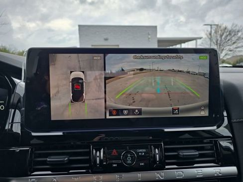 New 2026 Nissan Pathfinder SL image 9