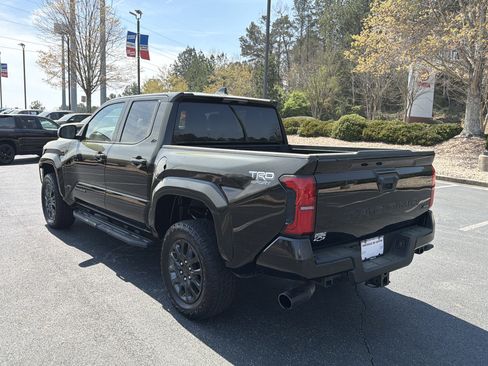 Used 2024 Toyota Tacoma TRD Sport image 7