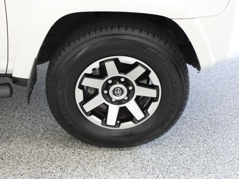 Used 2018 Toyota 4Runner TRD Off-Road Premium AWD/4WD image 5