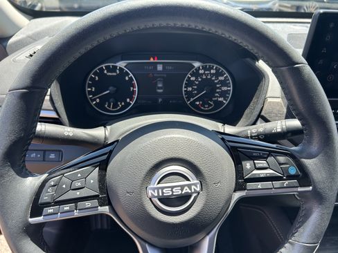 Used 2023 Nissan Altima 2.5 SL FWD image 13