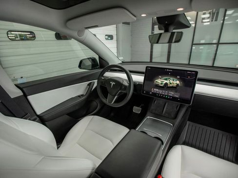 Used 2022 Tesla Model Y Performance AWD/4WD image 17
