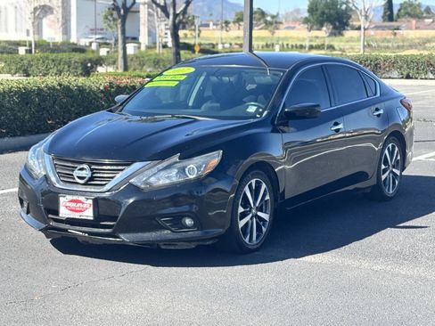 Used 2017 Nissan Altima 3.5 SR image 2