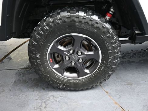 Used 2020 Jeep Gladiator Rubicon w/ Cold Weather Group AWD/4WD image 17