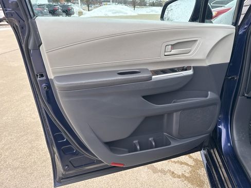 Used 2021 Toyota Sienna LE w/ LE Plus Package image 18