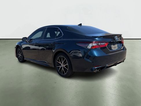 Used 2021 Toyota Camry SE image 4