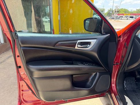 Used 2019 Nissan Pathfinder SV w/ Rock Creek Edition FWD image 9