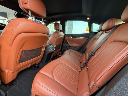 Used 2018 Maserati Levante image 32