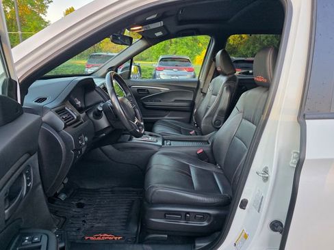 Used 2023 Honda Passport TrailSport image 17