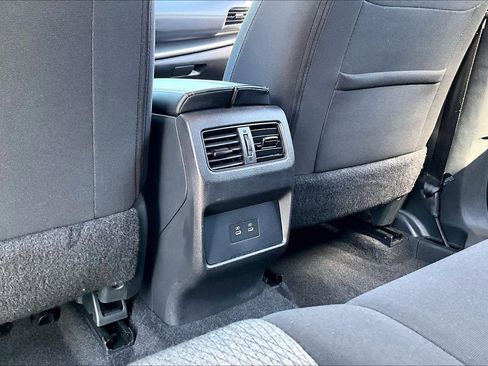 Certified 2025 Nissan Rogue SV image 36