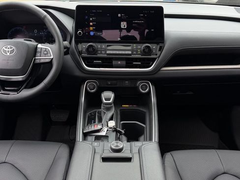 Used 2026 Toyota Grand Highlander AWD image 15
