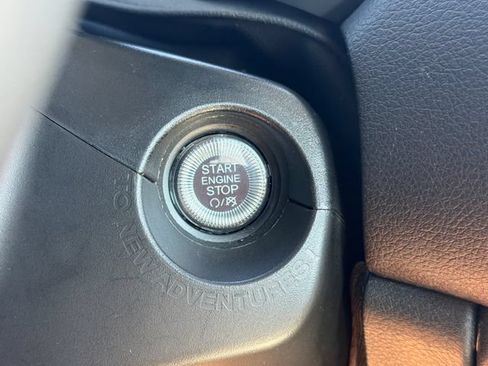 Used 2023 Jeep Renegade Trailhawk AWD/4WD image 22