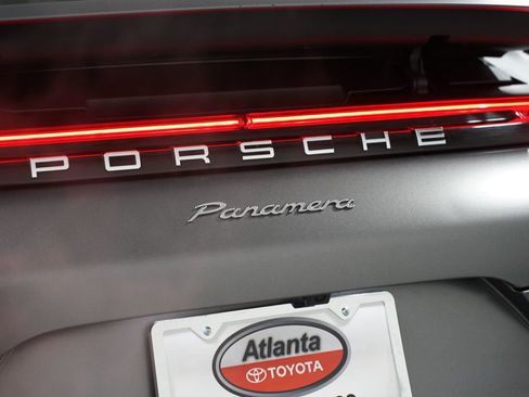 Used 2018 Porsche Panamera image 11