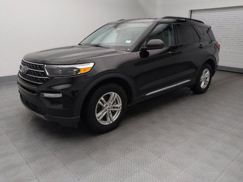 Used 2023 Ford Explorer XLT w/ Equipment Group 202A RWD image 2