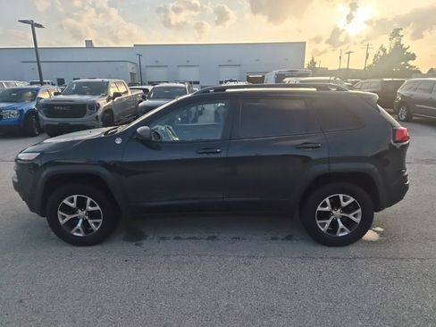 Used 2016 Jeep Cherokee Trailhawk w/ Comfort/Convenience Group AWD/4WD image 8