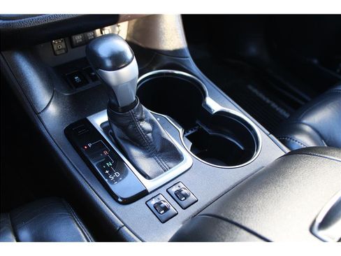 Used 2017 Toyota Highlander SE image 28