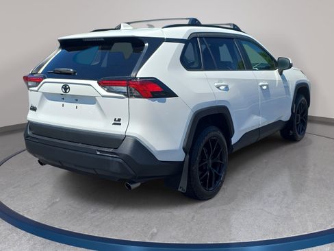 Used 2020 Toyota RAV4 LE AWD/4WD image 5