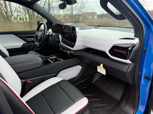 Used 2025 Chevrolet Silverado EV RST image 28