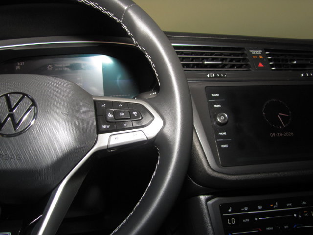 Used 2023 Volkswagen Tiguan SE R-Line FWD image 29