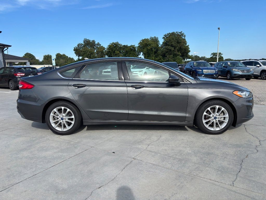 Used 2019 Ford Fusion SE FWD image 4