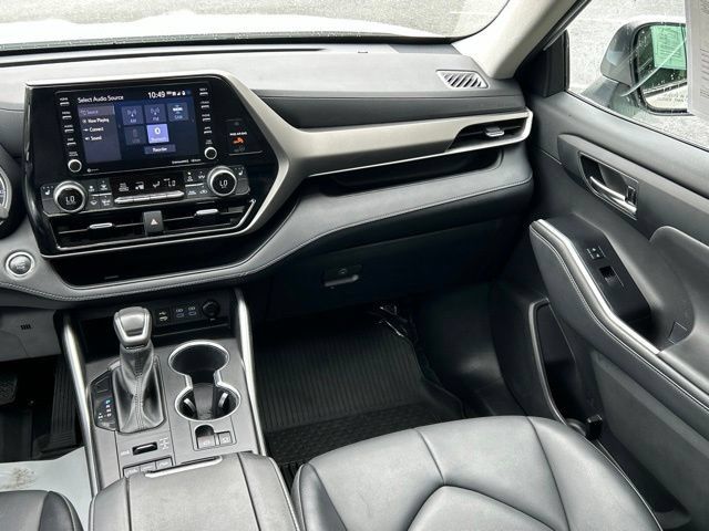 Used 2022 Toyota Highlander XLE AWD/4WD image 47