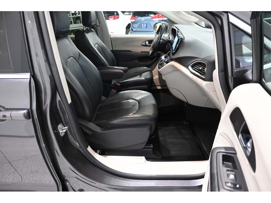 Used 2022 Chrysler Pacifica Touring-L FWD image 15