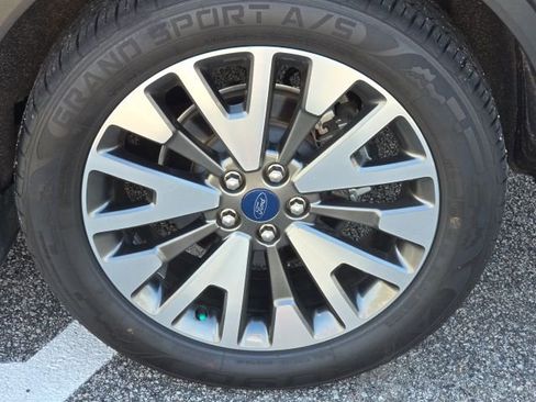 Used 2020 Ford Escape Titanium image 11