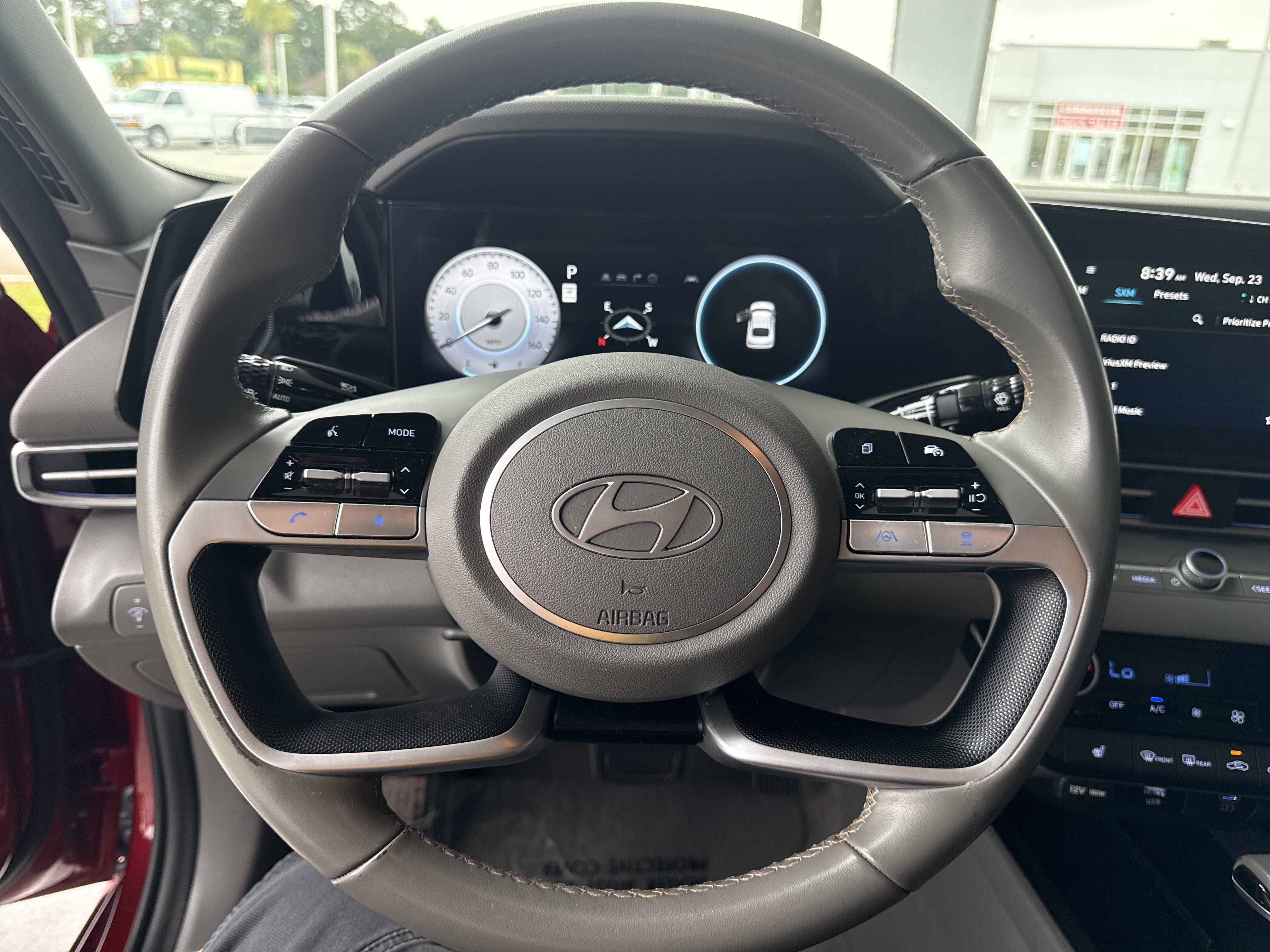 Used 2025 Hyundai Elantra SEL FWD image 17