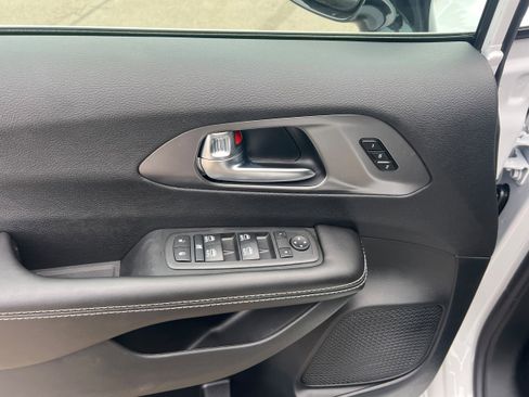New 2026 Chrysler Pacifica Select image 11