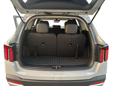 Used 2025 Kia Sorento S FWD image 26