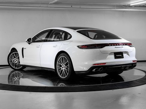 Certified 2023 Porsche Panamera 4S image 3
