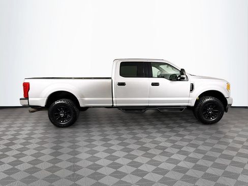 Used 2017 Ford F250 XLT w/ FX4 Off-Road Package AWD/4WD image 8