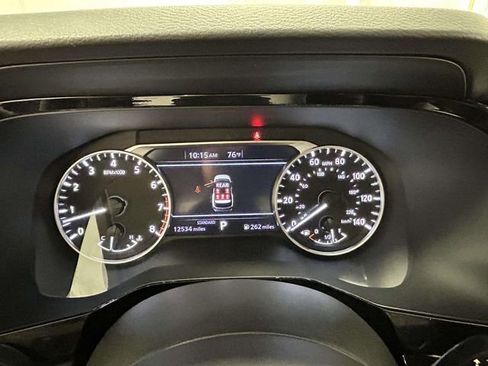 Used 2025 Nissan Pathfinder SV w/ SV Premium Package FWD image 23