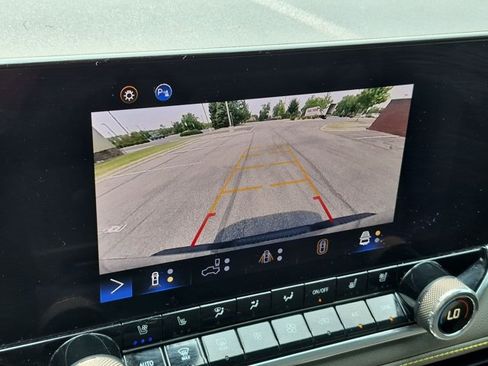 Used 2023 Chevrolet Colorado ZR2 w/ ZR2 Convenience Package III AWD/4WD image 12