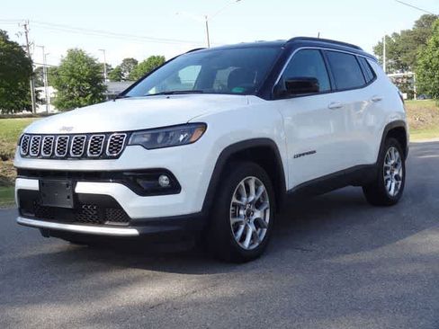 Used 2025 Jeep Compass Limited AWD/4WD image 1