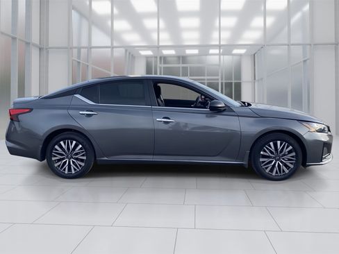 New 2025 Nissan Altima 2.5 SV image 7
