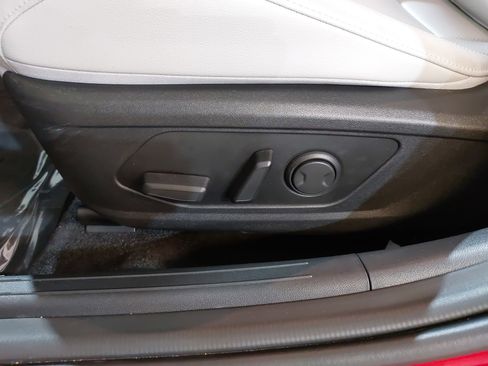 Certified 2025 Hyundai Elantra Limited FWD image 30