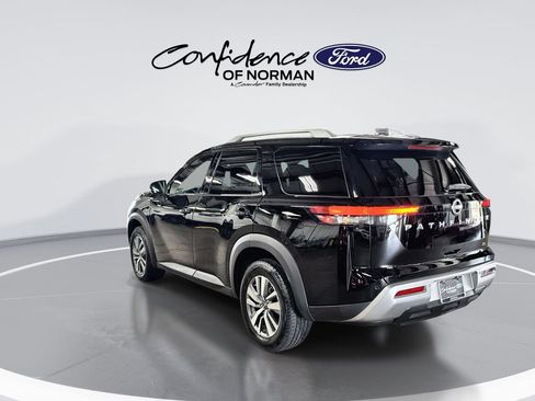 Used 2025 Nissan Pathfinder SL FWD image 6